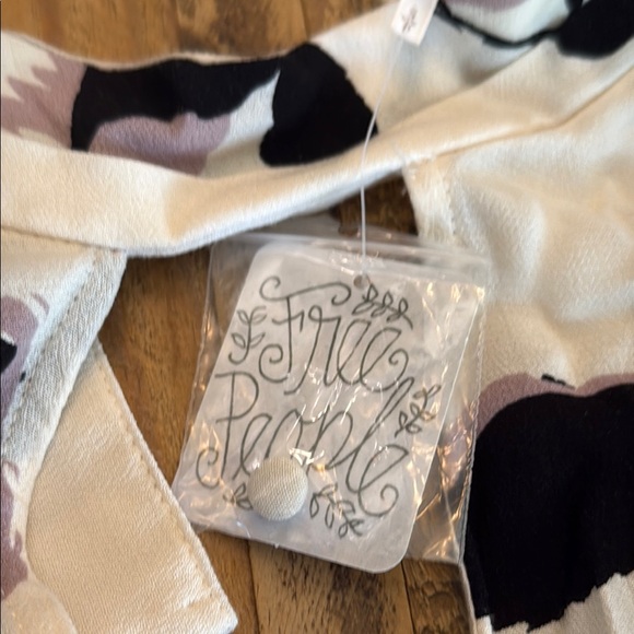 Free People Women's Top - Black and White size S. Never worn w tags - Picture 5 of 9